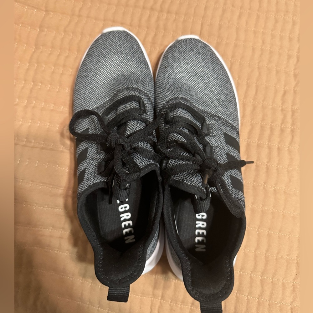 Black/white/and grey adidas cloud foam, brand new size 9